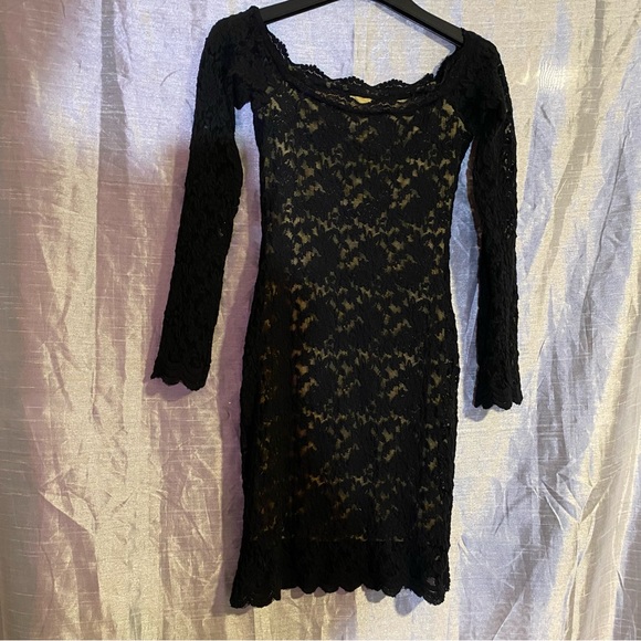 Black stretch lace dress, body lined beige fabric, NWT, SZ S long sleeved - Picture 9 of 9